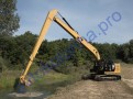 Аренда экскаватора с длинной стрелой Caterpillar на реке